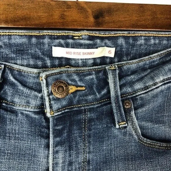 Levi's Medium Wash Mid Rise Skinny Jeans 6 - Picture 7 of 8